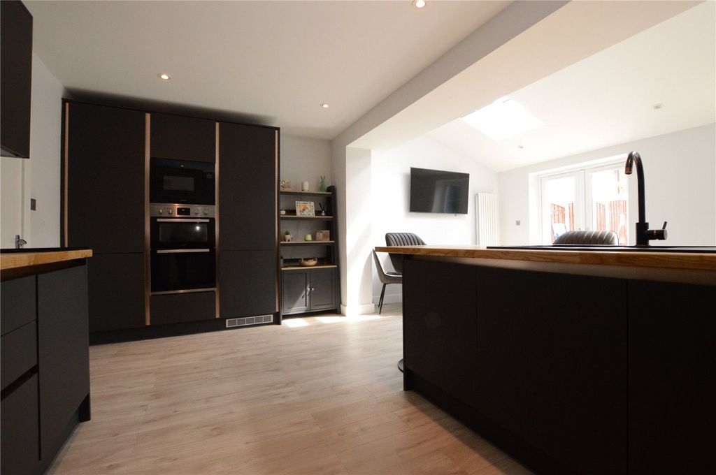 Property photo 3 of 24 Picture No. 14