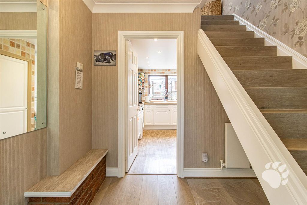 Property photo 2 of 17 Entrance Hall