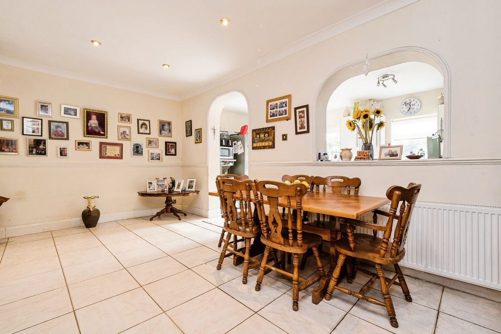 Property photo 3 of 18 Photo