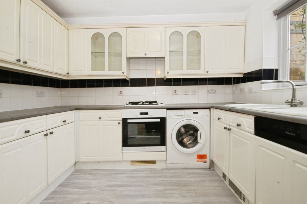 Property photo 3 of 13 Kitchen