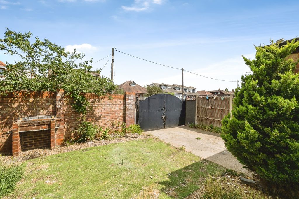 Property photo 3 of 17 Pbox-Img.Jpg