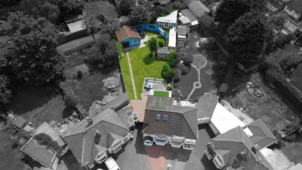 Property photo 2 of 33