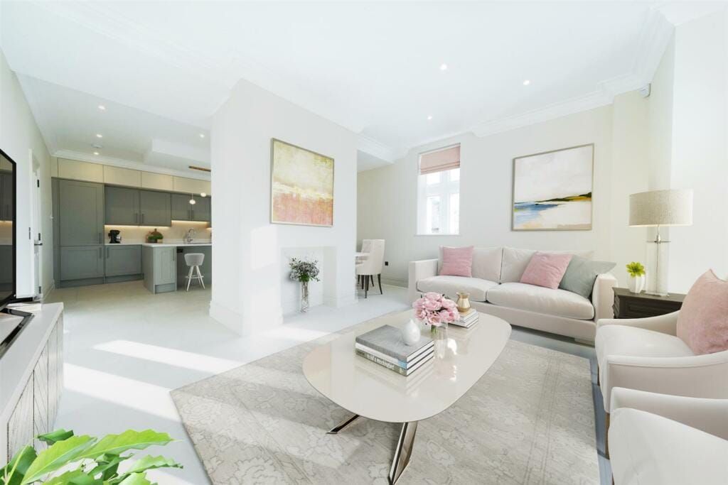 Property photo 2 of 9 Kitchen Diner Living Room