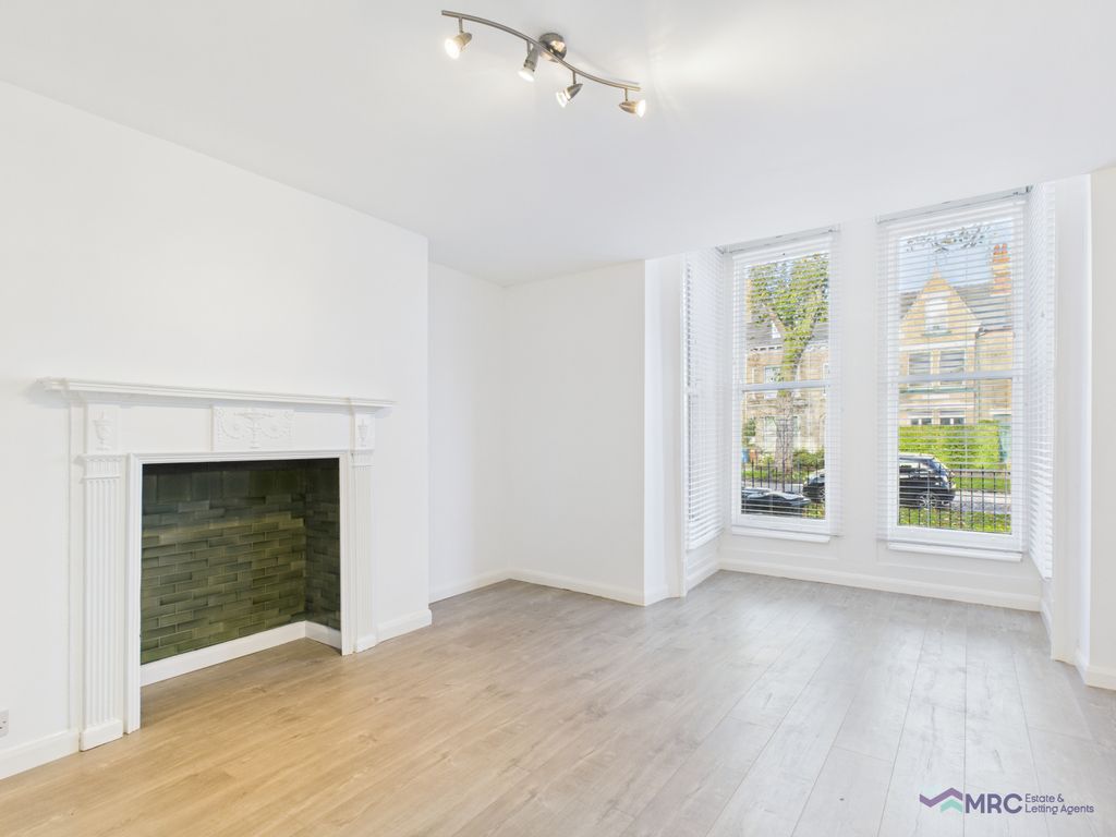 Property photo 1 of 17 Modern First Floor Apartment With Private Parking