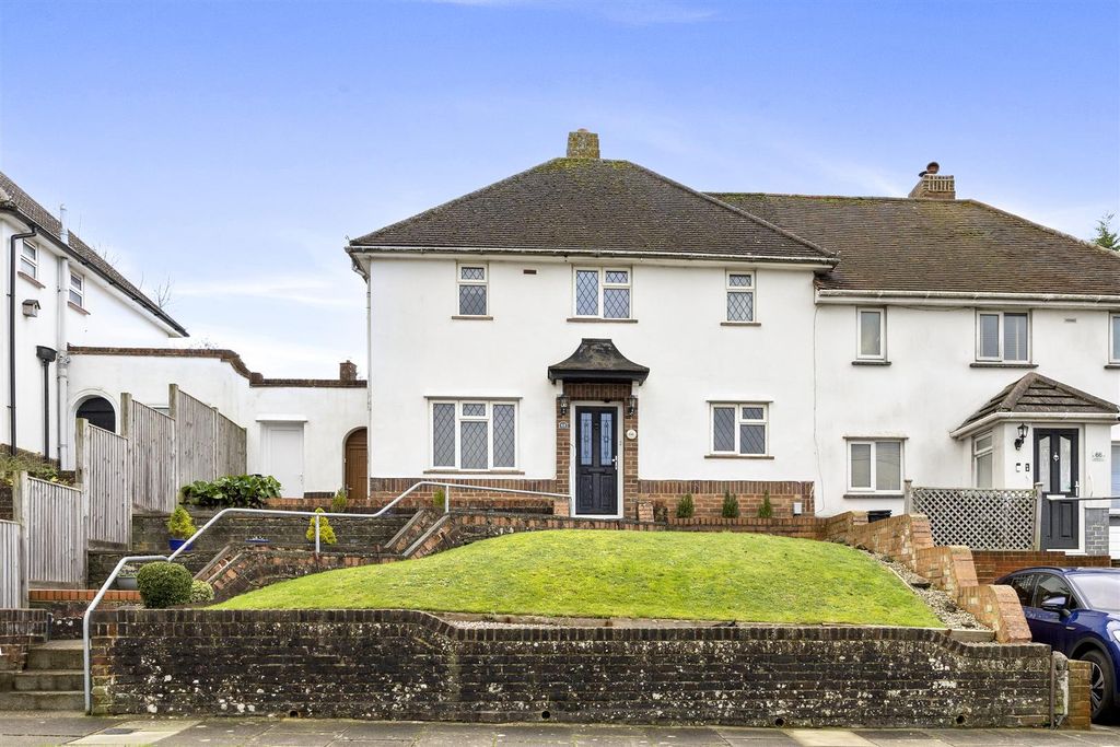 Property photo 1 of 20 Front