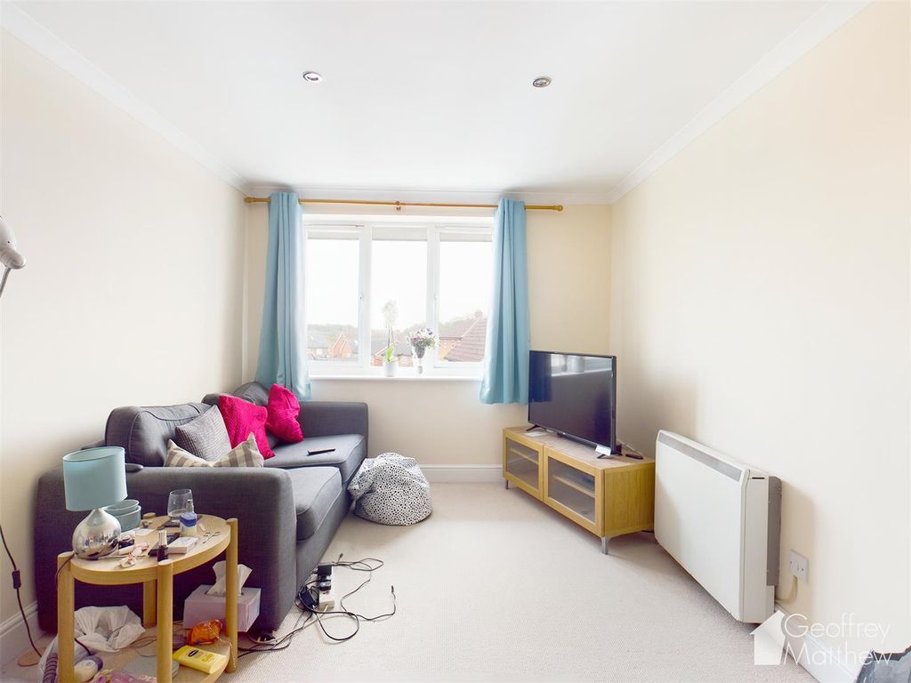 Property photo 2 of 8