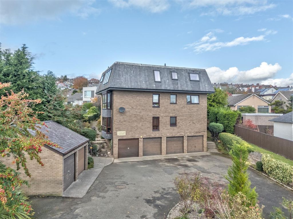 Property photo 1 of 16 99D Shaftesbury Road Dundee-12.Jpg