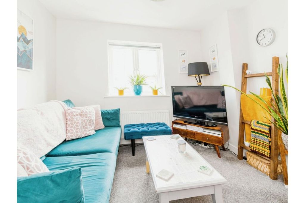 Property photo 2 of 12