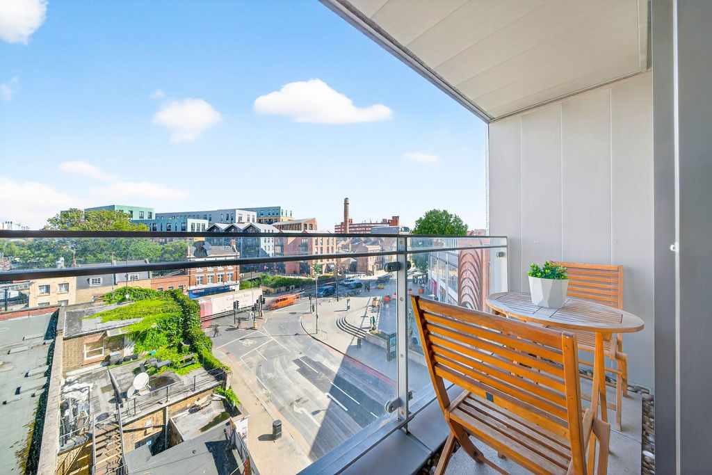 Property photo 3 of 17