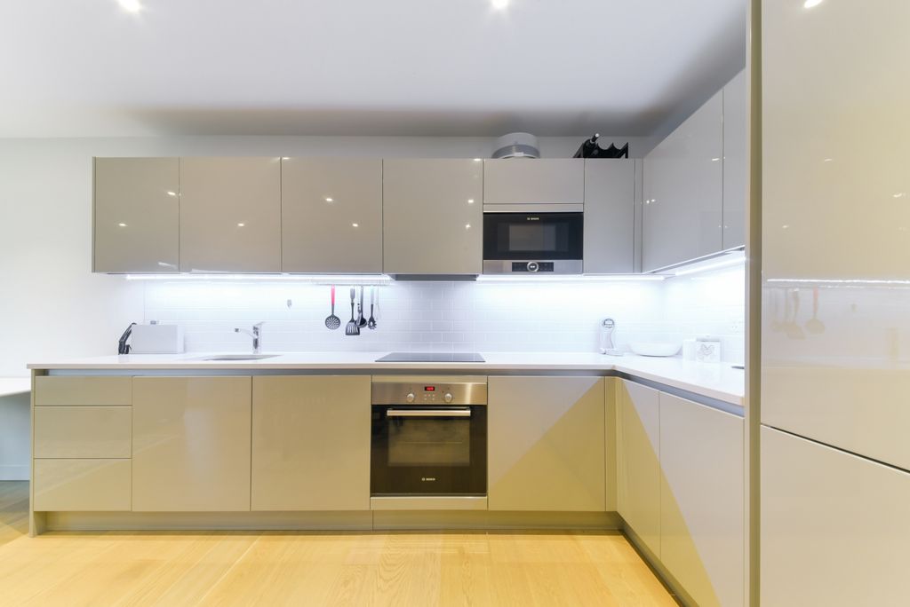 Property photo 3 of 10 Kitchen