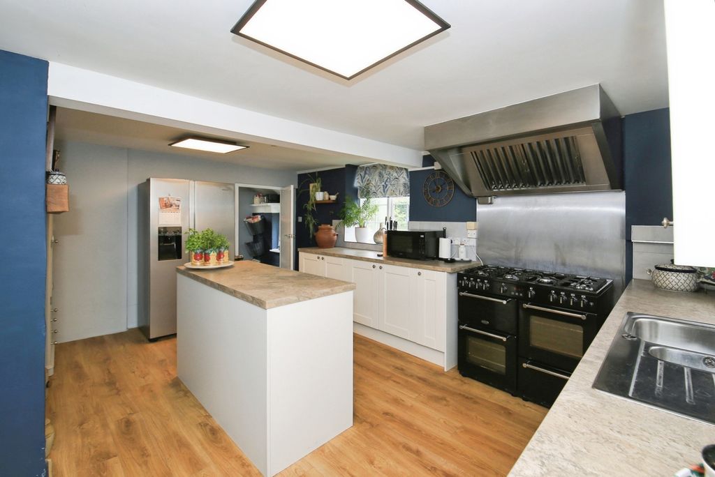 Property photo 2 of 21 Pbox-Img.Jpg