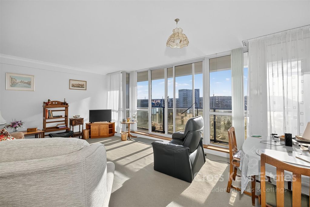 Property photo 3 of 24 Sitting Room