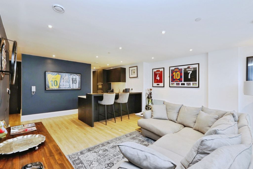 Property photo 3 of 26 Pbox-Img.Jpg