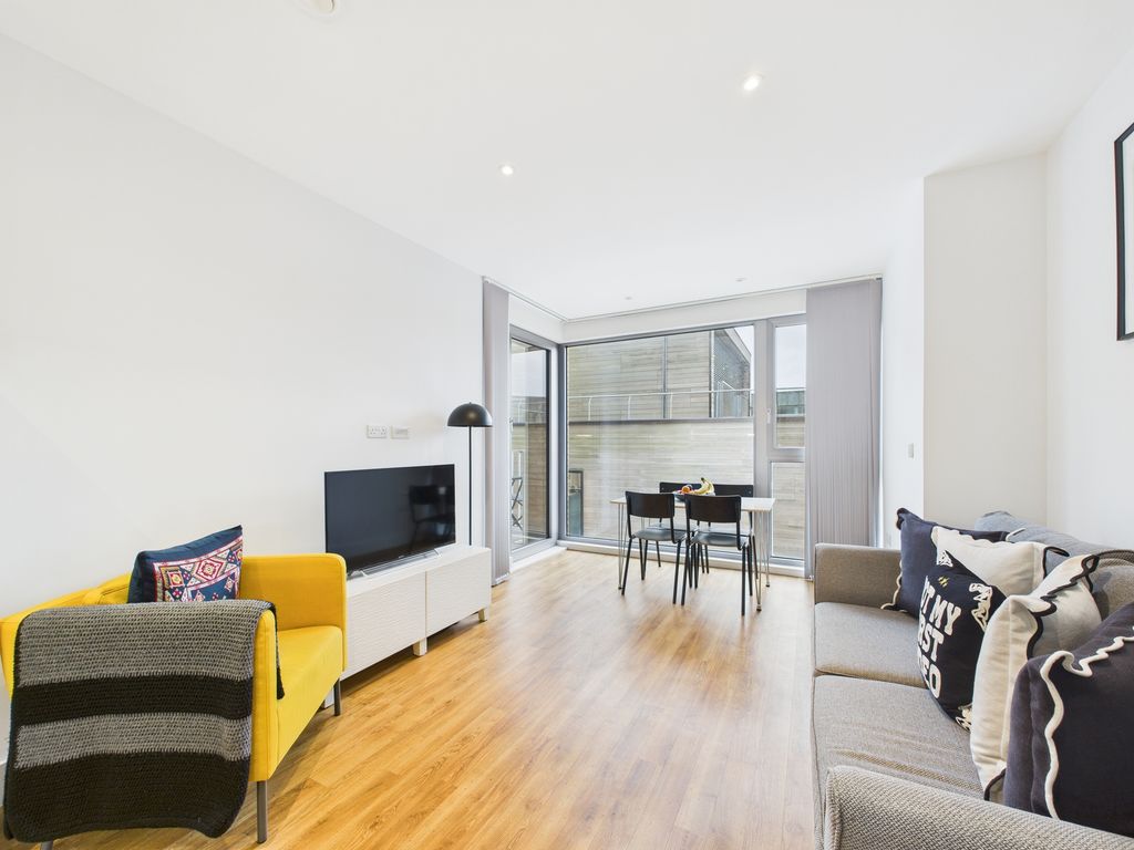 Property photo 3 of 10 Lounge