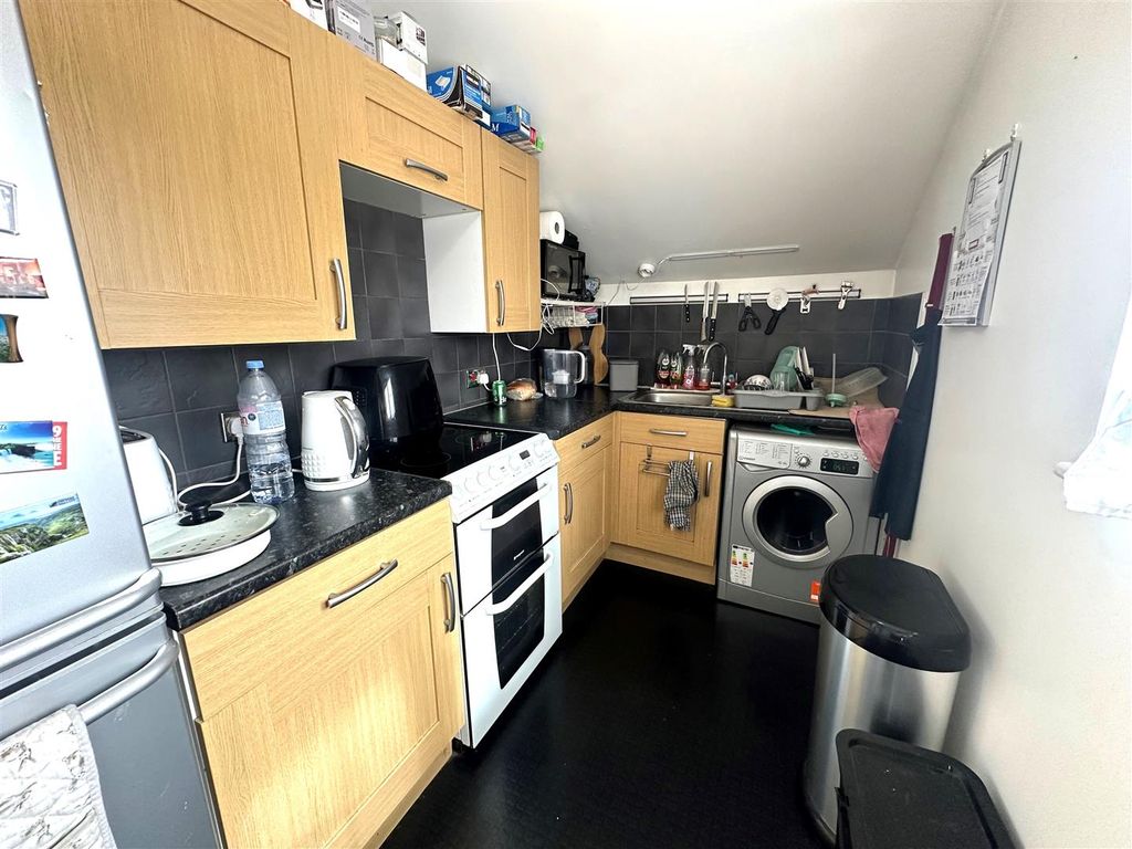 Property photo 3 of 5 Coopers Estate Agents