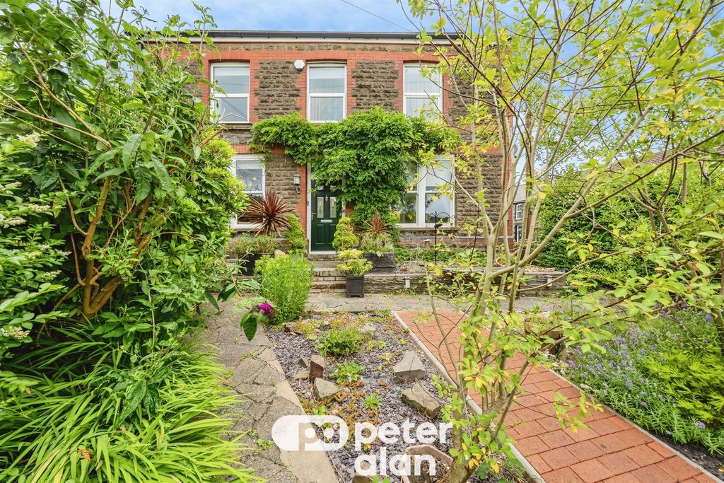 Property photo 2 of 28
