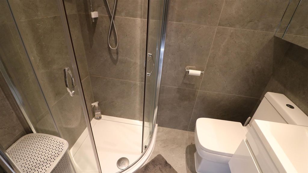 Property photo 2 of 7 Bathroom.Jpg