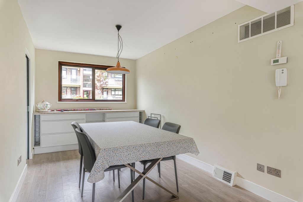 Property photo 3 of 16 Dining Area