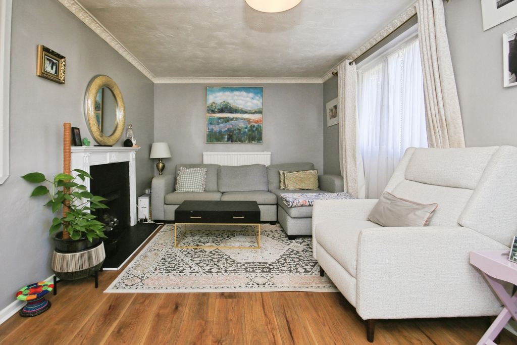 Property photo 2 of 12 Pbox-Img.Jpg