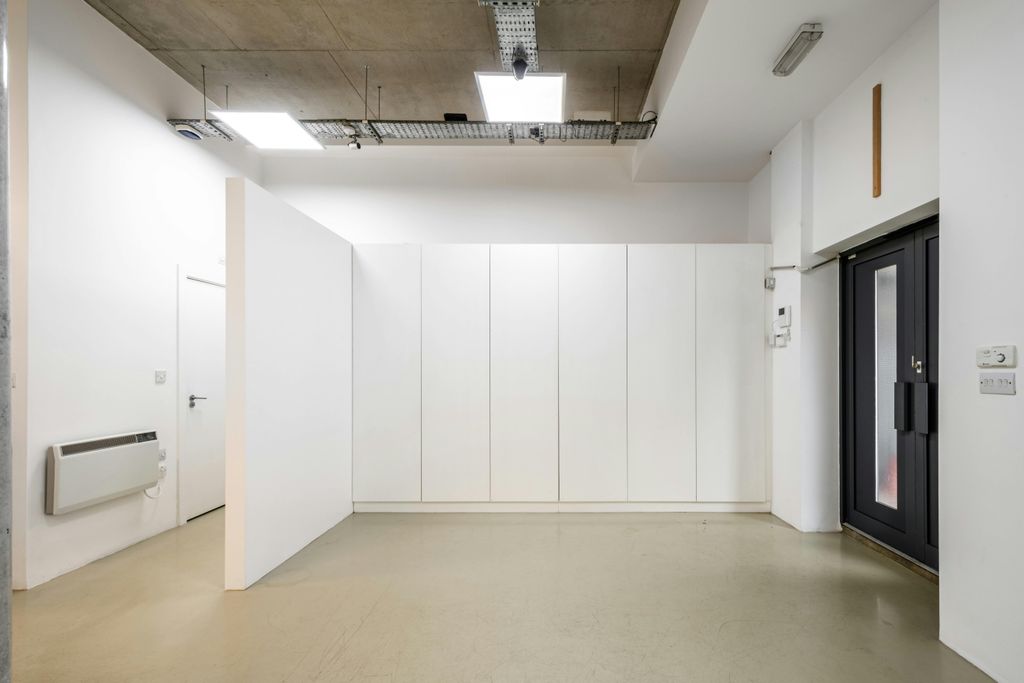 Property photo 2 of 13 North Side Studios 1.06 - Low Res 6.Jpg