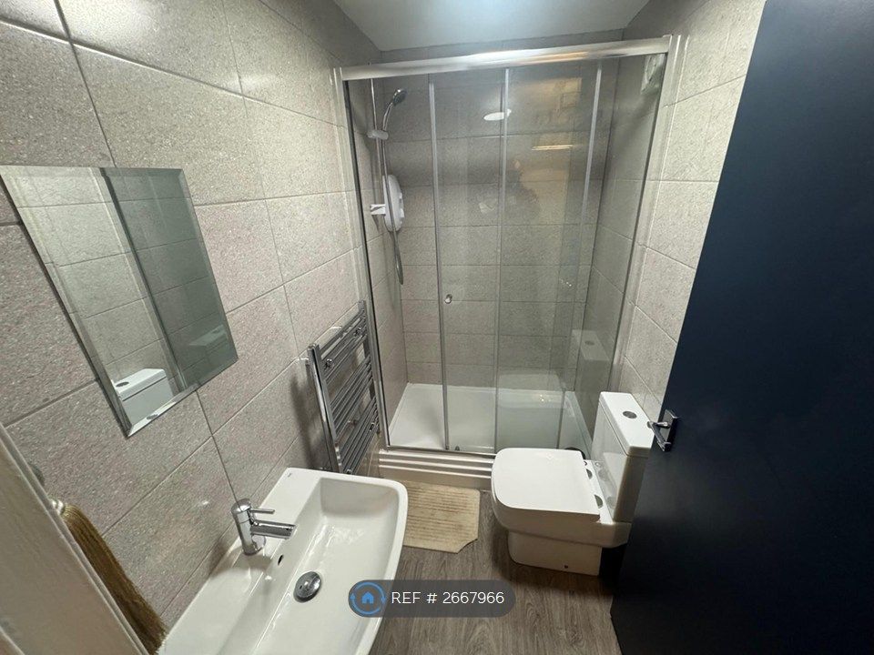 Property photo 2 of 7 Bathroom