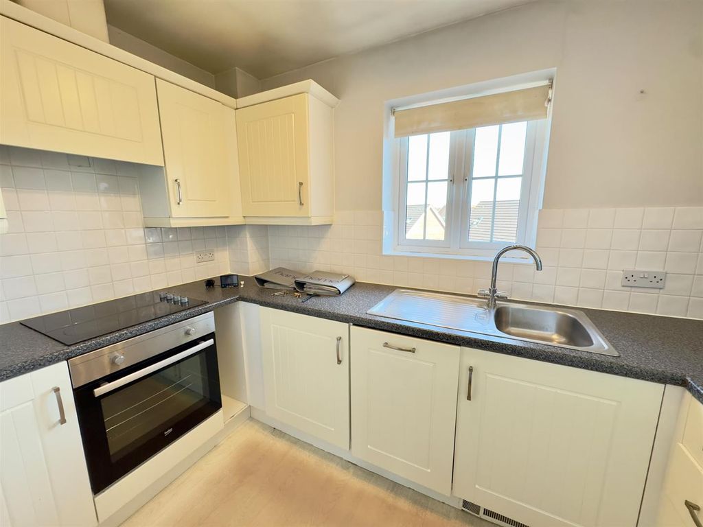 Property photo 2 of 16 Kitchen