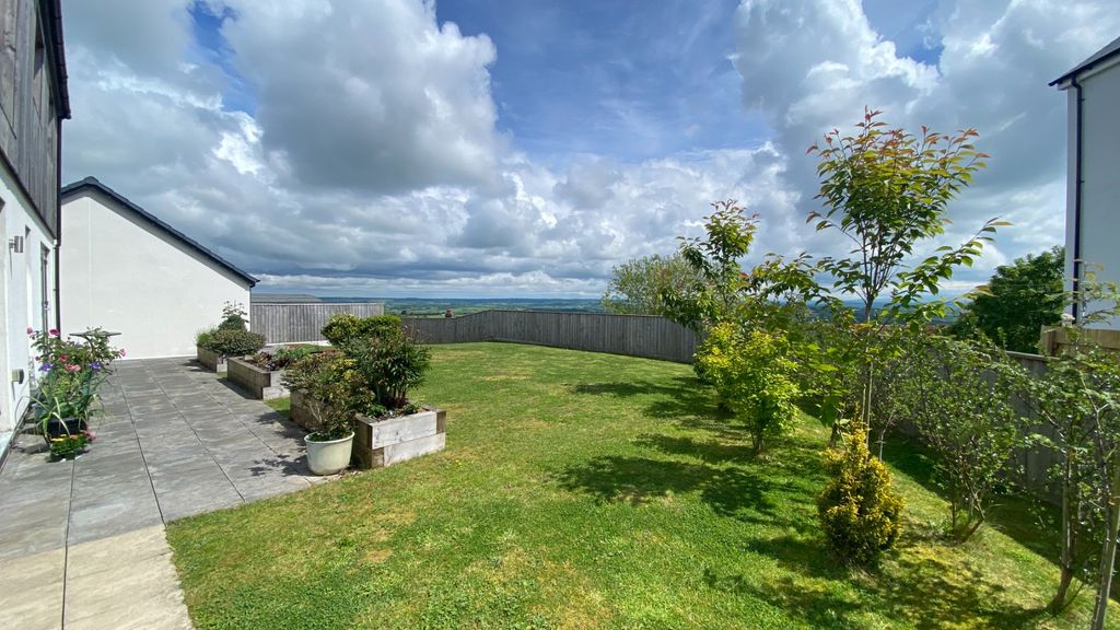 Property photo 2 of 20 5312341