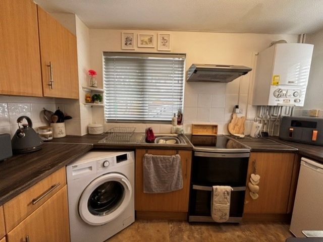 Property photo 3 of 9 65 Glenmore Kitchen