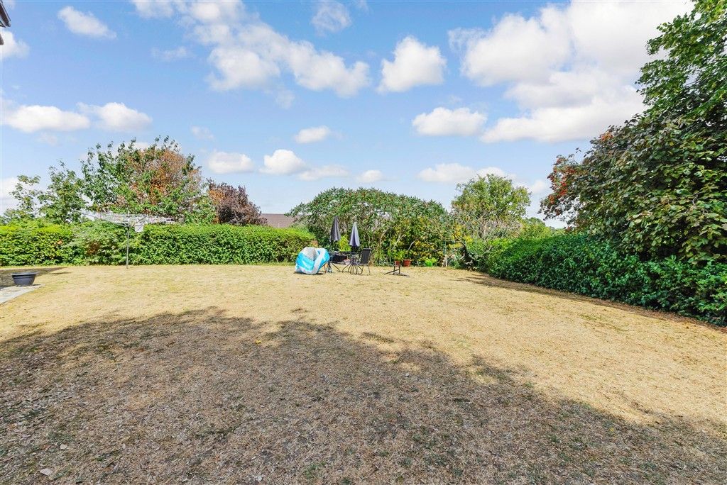 Property photo 1 of 11 Communal Gardens