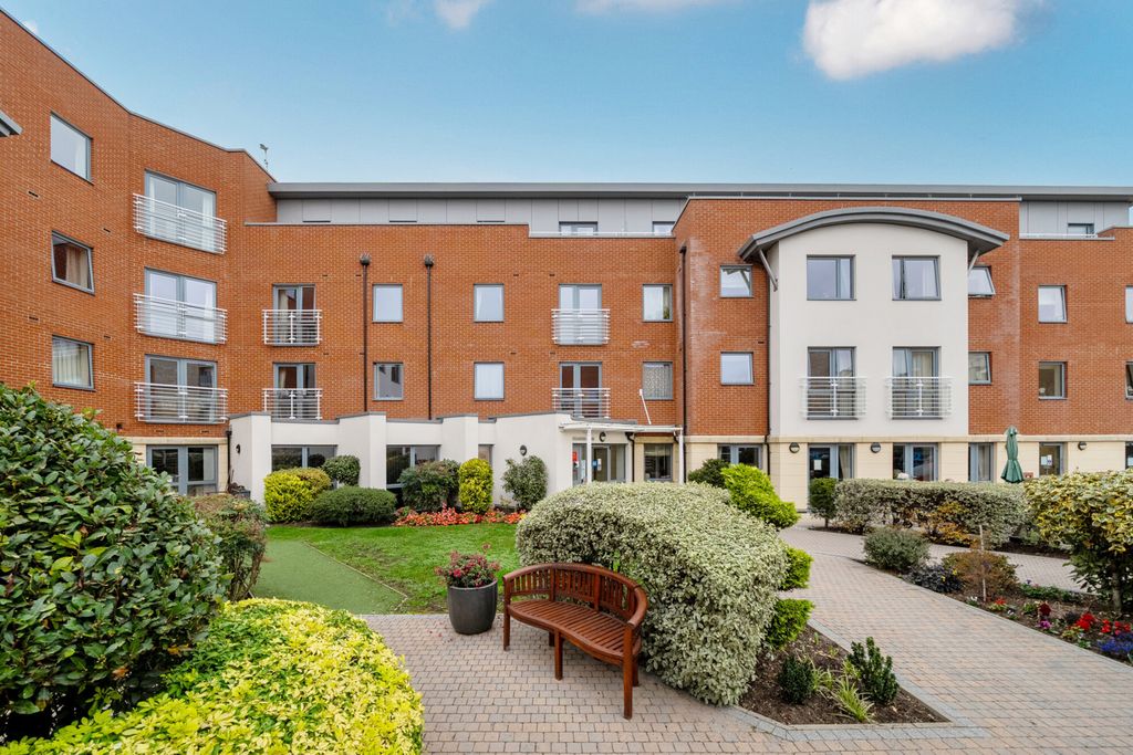 Property photo 1 of 20 1365991-20-68Ed11...