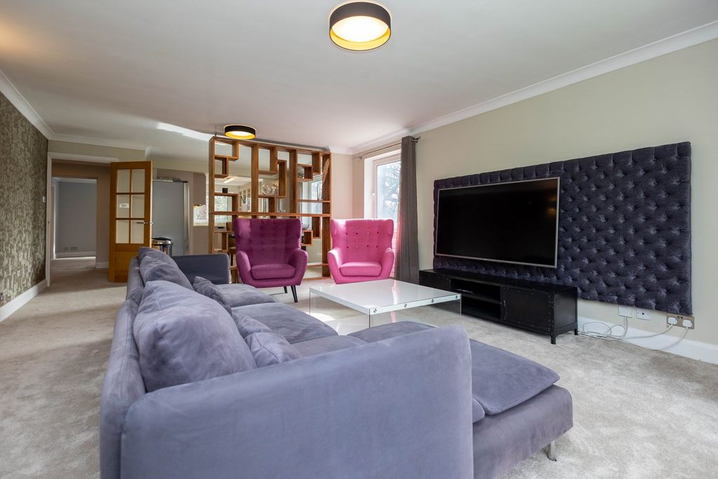 Property photo 2 of 26