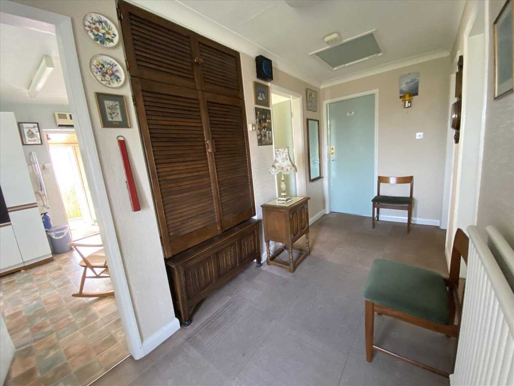 Property photo 2 of 12 Entrance Hall:
