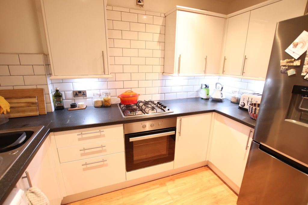 Property photo 3 of 6 Kitchen