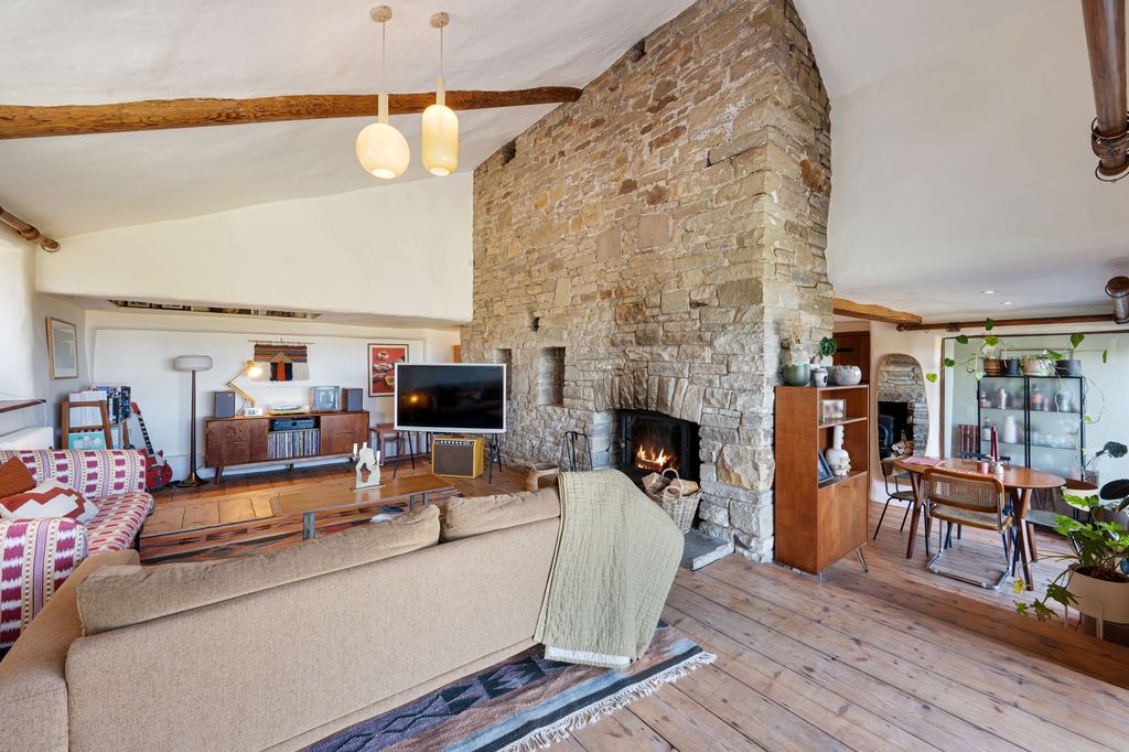 Property photo 3 of 27 Sitting Room