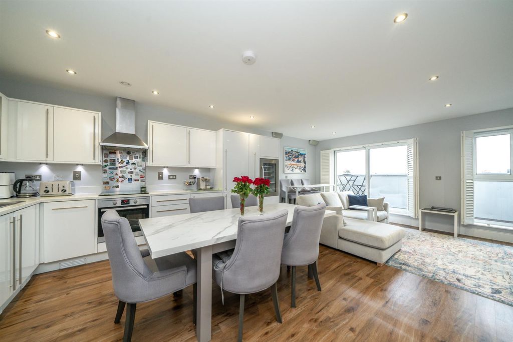 Property photo 2 of 22 Kitchen/Dining Area