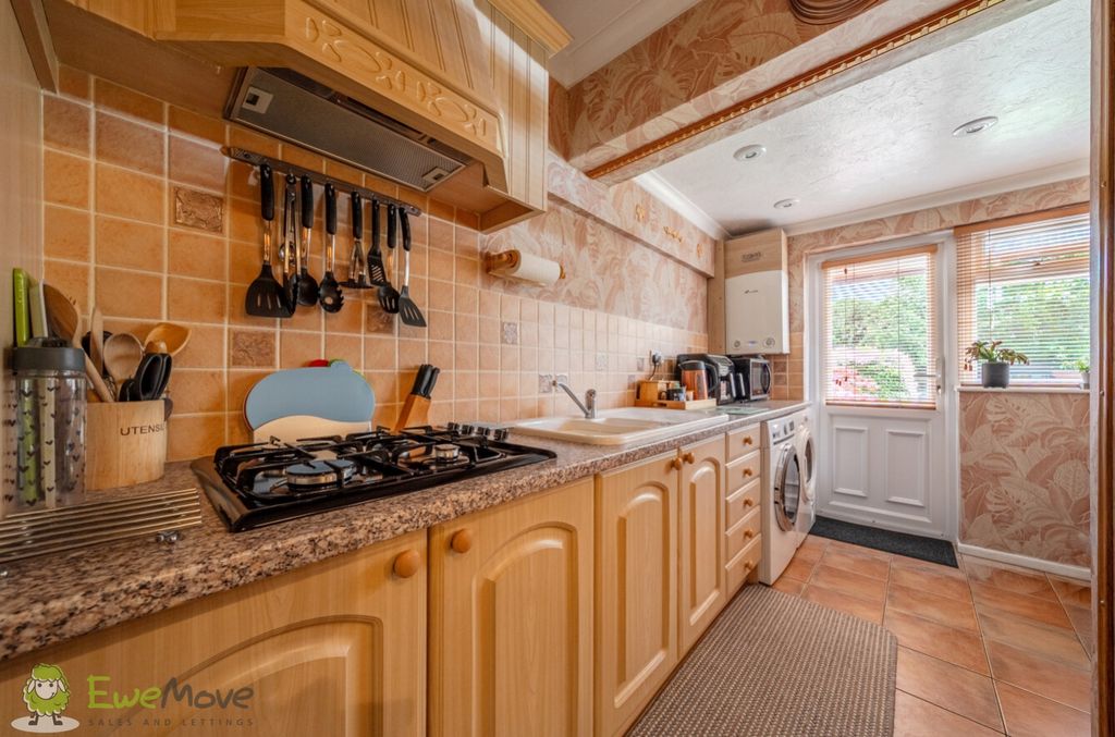 Property photo 3 of 21 Kitchen