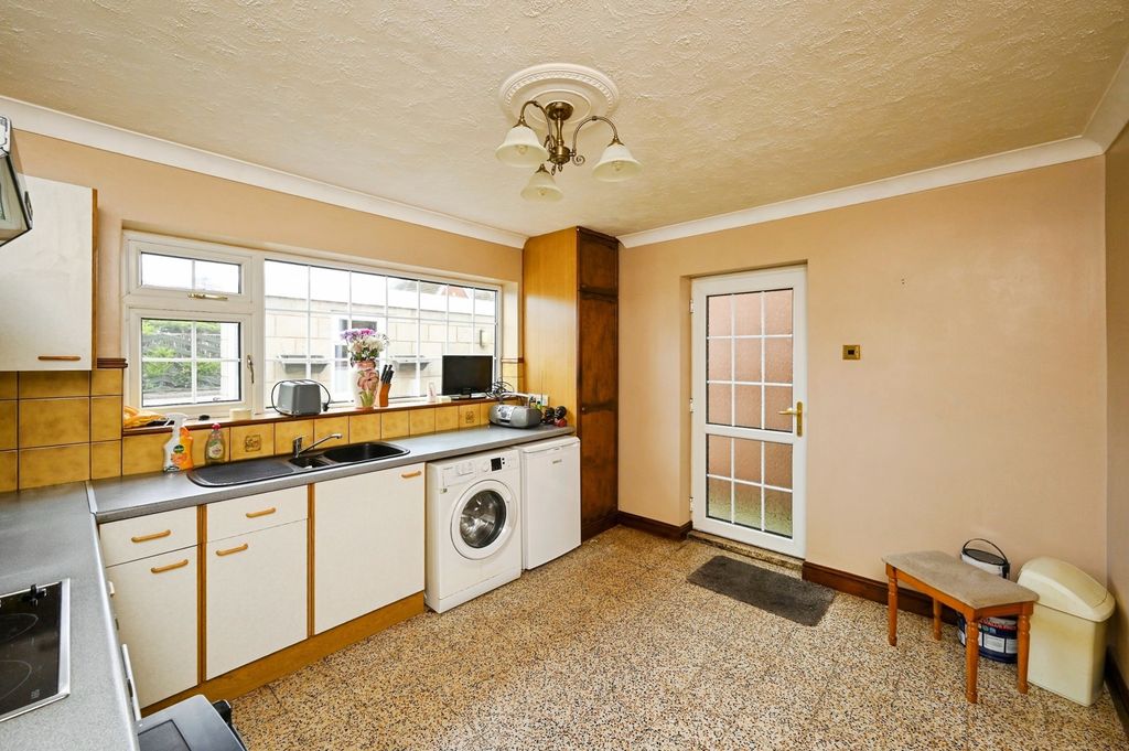 Property photo 3 of 15 Kitchen