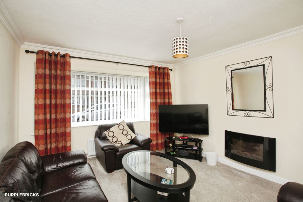 Property photo 3 of 21 Lounge