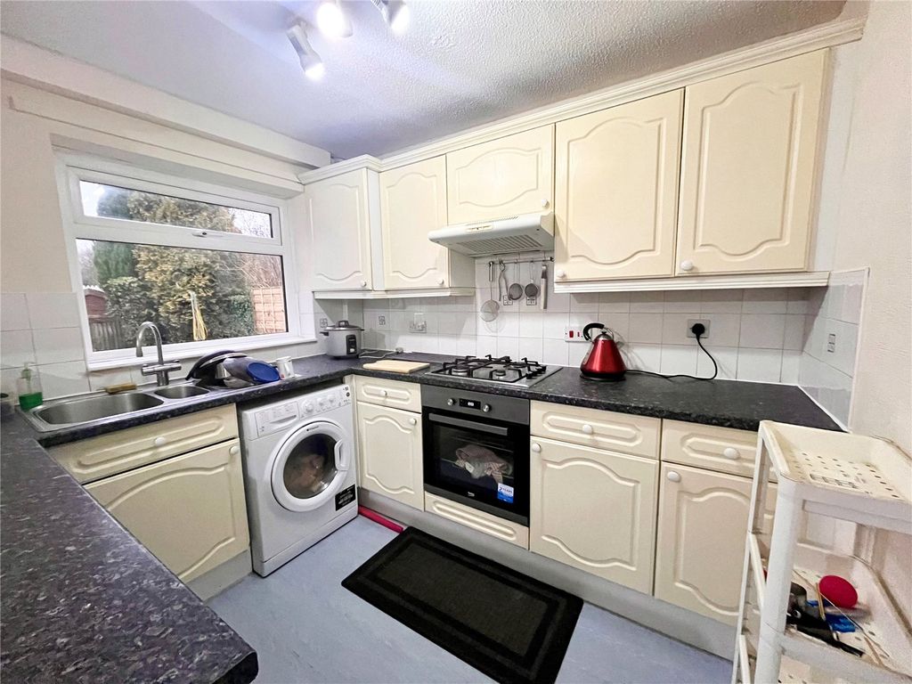 Property photo 3 of 18 Kitchen