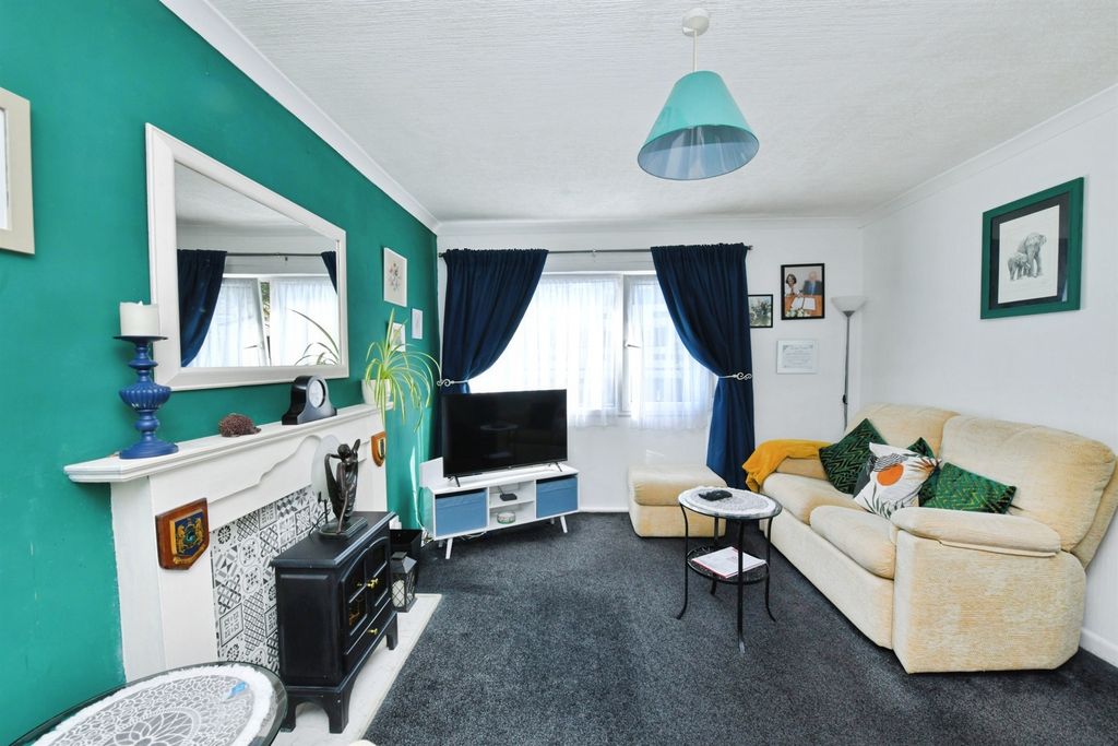 Property photo 3 of 20