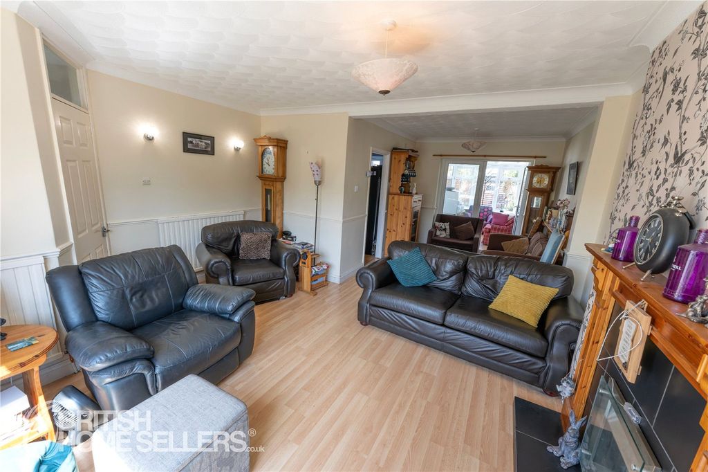 Property photo 2 of 19 2