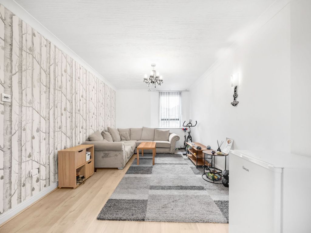 Property photo 2 of 8