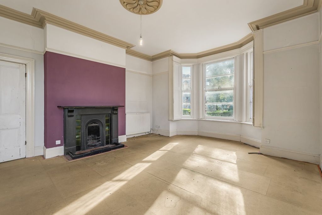 Property photo 3 of 31