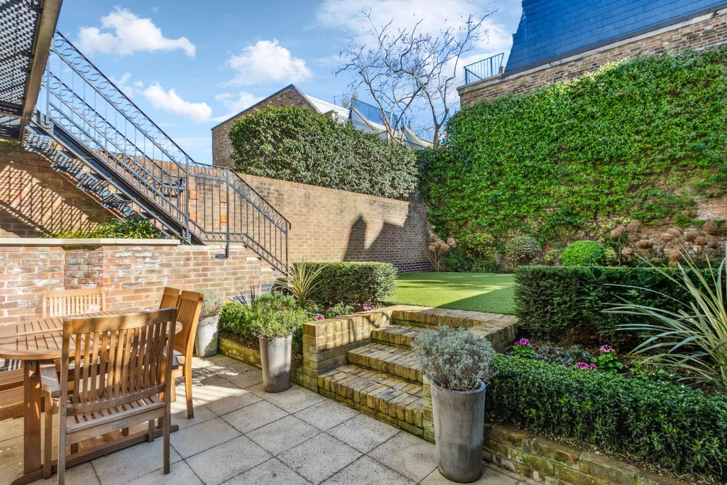 Property photo 3 of 17