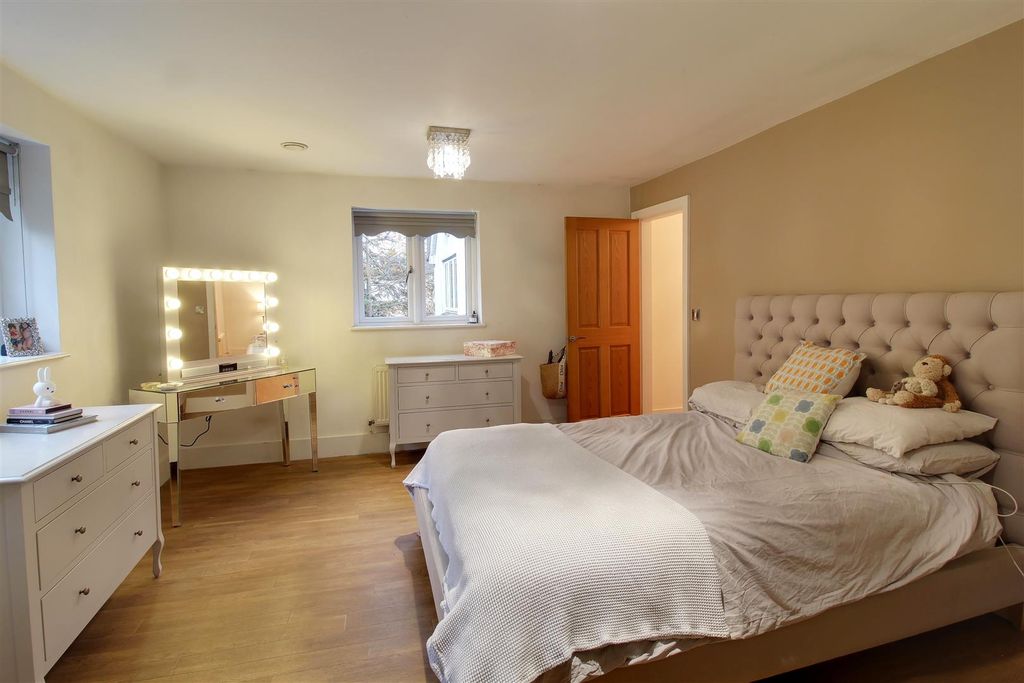 Additional image 35 of 5 bed detached house for salePeplins Way, Brookmans Park AL9
