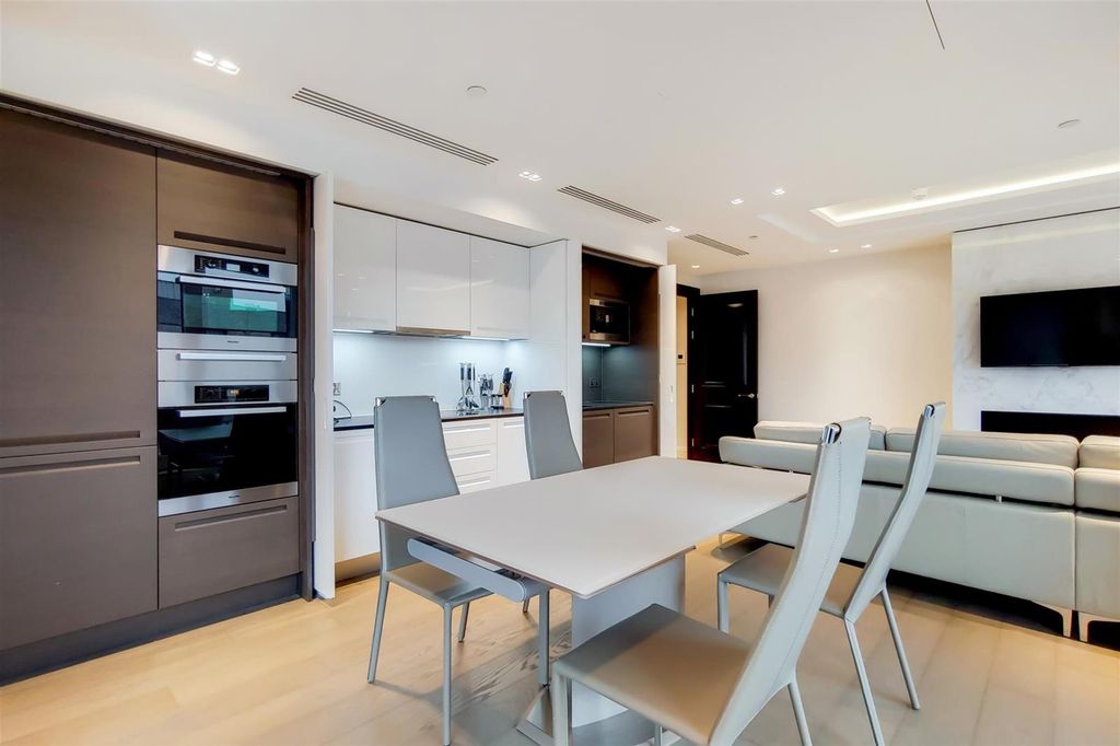 Property photo 3 of 14 Kitchen