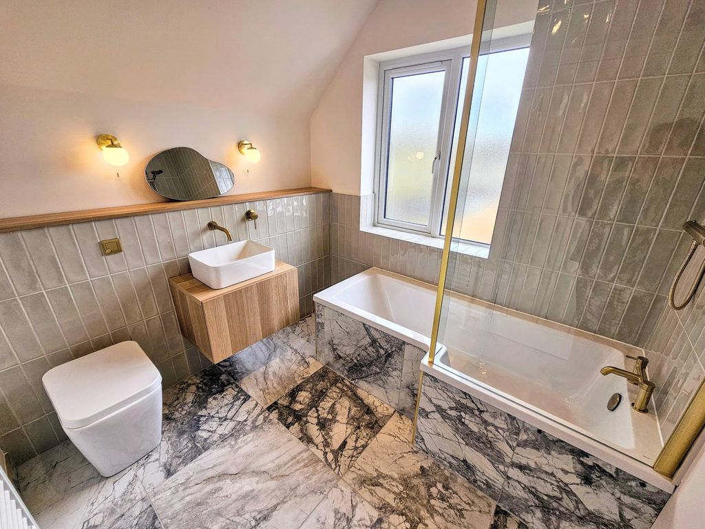 Property photo 1 of 28