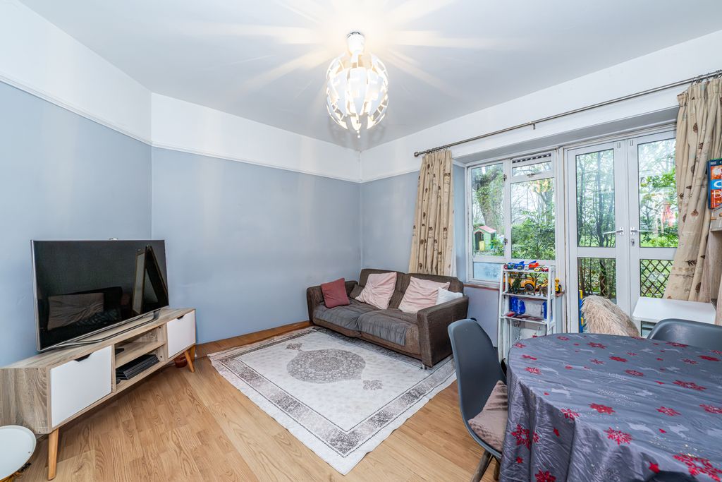 Property photo 2 of 8