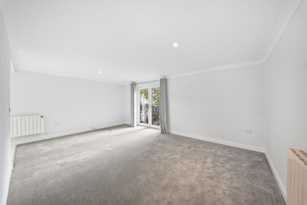 Property photo 2 of 8 Picture No. 01
