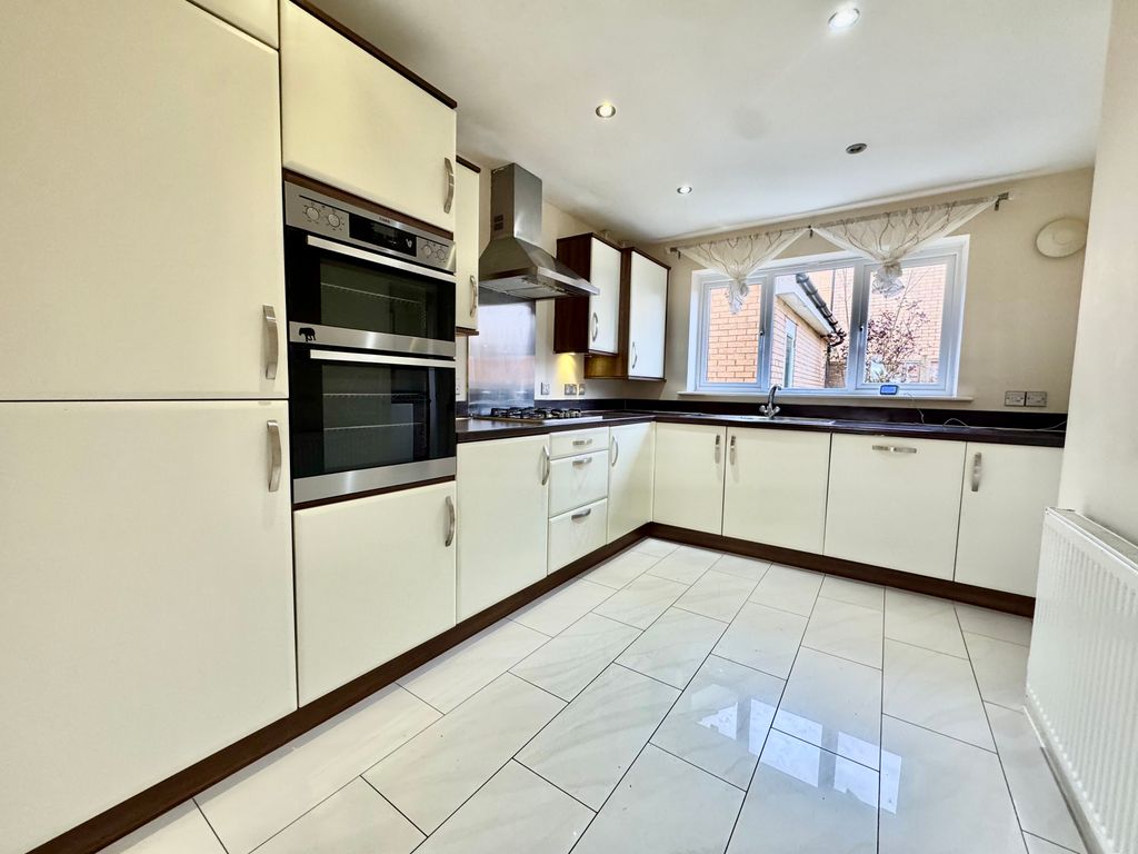 Property photo 3 of 23 Image